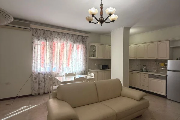 Shtepi me qera Apartament ne Tirane, 2+1, Mobilimi E mobiluar, Pagesa 750  Euro.