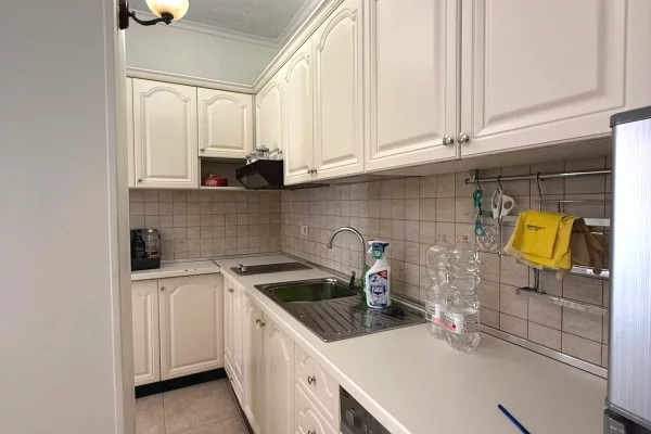 Shtepi me qera Apartament ne Tirane, 2+1, Mobilimi E mobiluar, Pagesa 750  Euro.