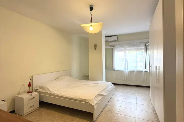 Shtepi me qera Apartament ne Tirane, 2+1, Mobilimi E mobiluar, Pagesa 750  Euro.