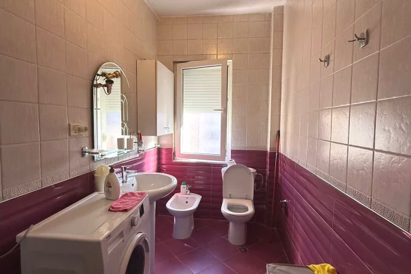 Shtepi me qera Apartament ne Tirane, 2+1, Mobilimi E mobiluar, Pagesa 750  Euro.