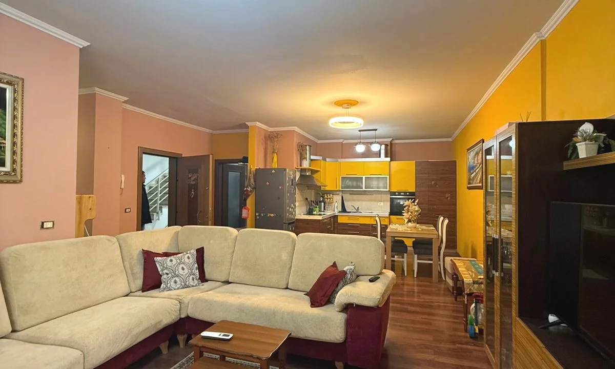 Shtepi me qera Apartament ne Tirane, 2+1, Mobilimi E mobiluar, Pagesa 650  Euro.