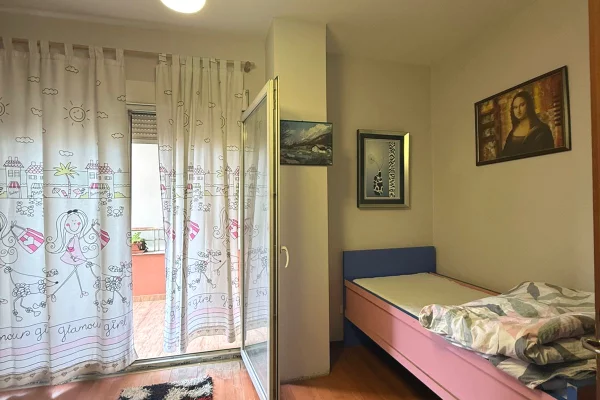 Shtepi me qera Apartament ne Tirane, 2+1, Mobilimi E mobiluar, Pagesa 650  Euro.