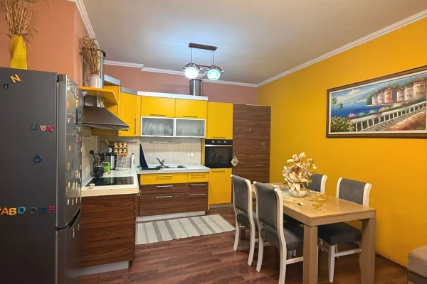 Shtepi me qera Apartament ne Tirane, 2+1, Mobilimi E mobiluar, Pagesa 650  Euro.