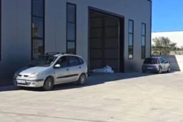 Eskluzive Jepet me qera Kapanon ne Autostraden Tirane Durres