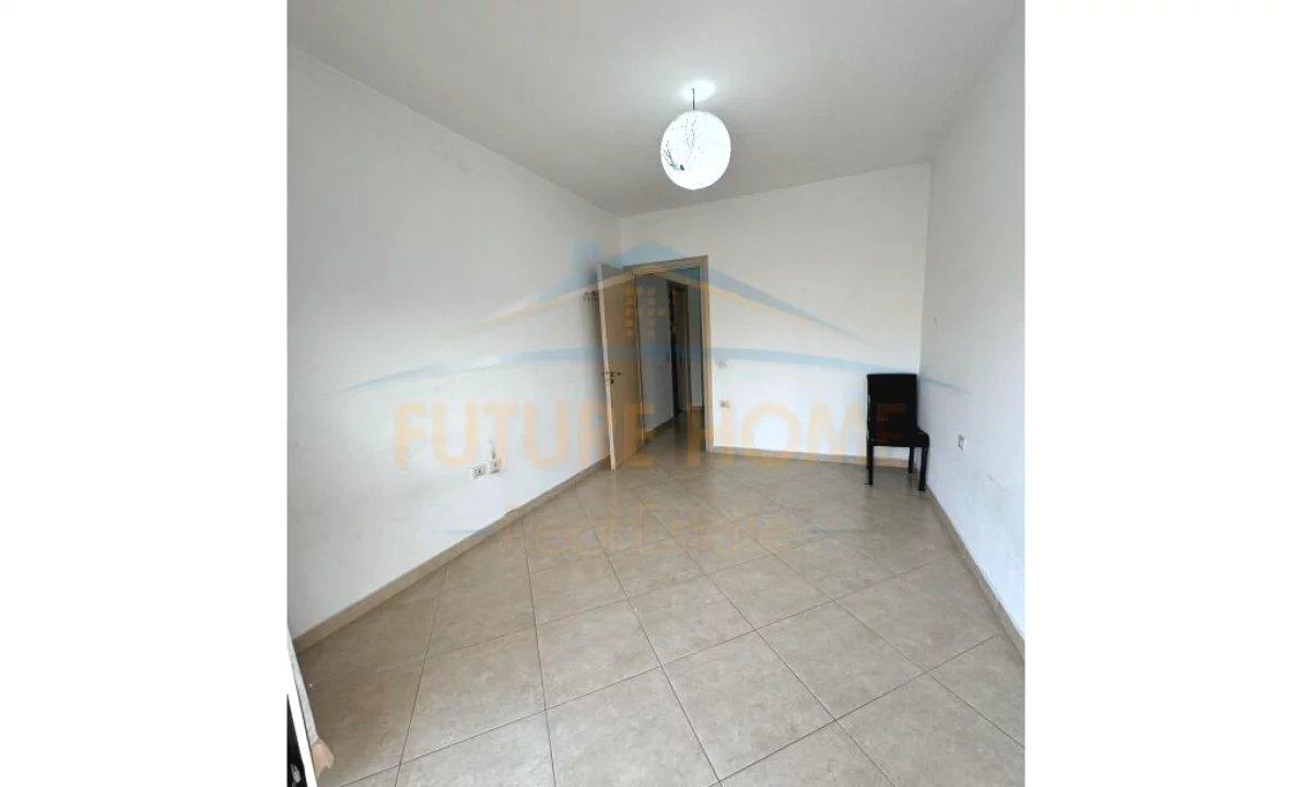 Appartamento in affitto a Tirana 1+1, Vuoto