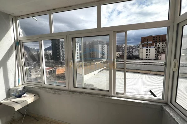 Appartamento in affitto a Tirana 2+1, Arredato