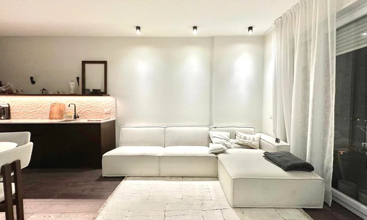 Shtepi ne shitje Apartament ne Tirane, 1+1, Mobilimi E mobiluar, Pagesa 167,000  Euro.