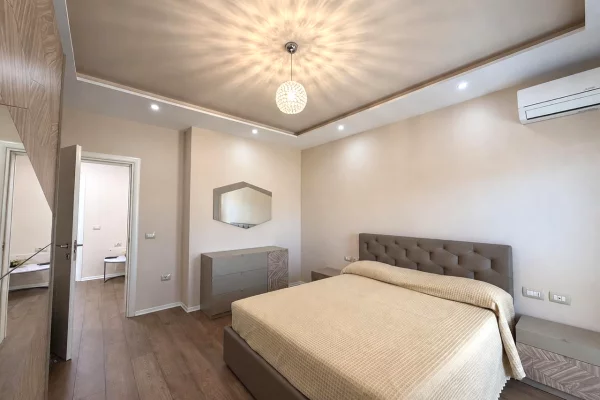 Shtepi me qera Apartament ne Tirane, 2+1, Mobilimi E mobiluar, Pagesa 65,000  Leke.