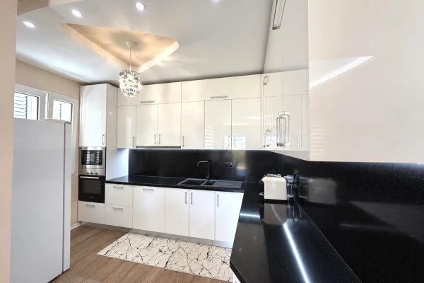 Shtepi me qera Apartament ne Tirane, 2+1, Mobilimi E mobiluar, Pagesa 65,000  Leke.