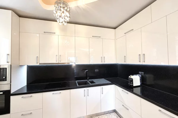 Shtepi me qera Apartament ne Tirane, 2+1, Mobilimi E mobiluar, Pagesa 65,000  Leke.