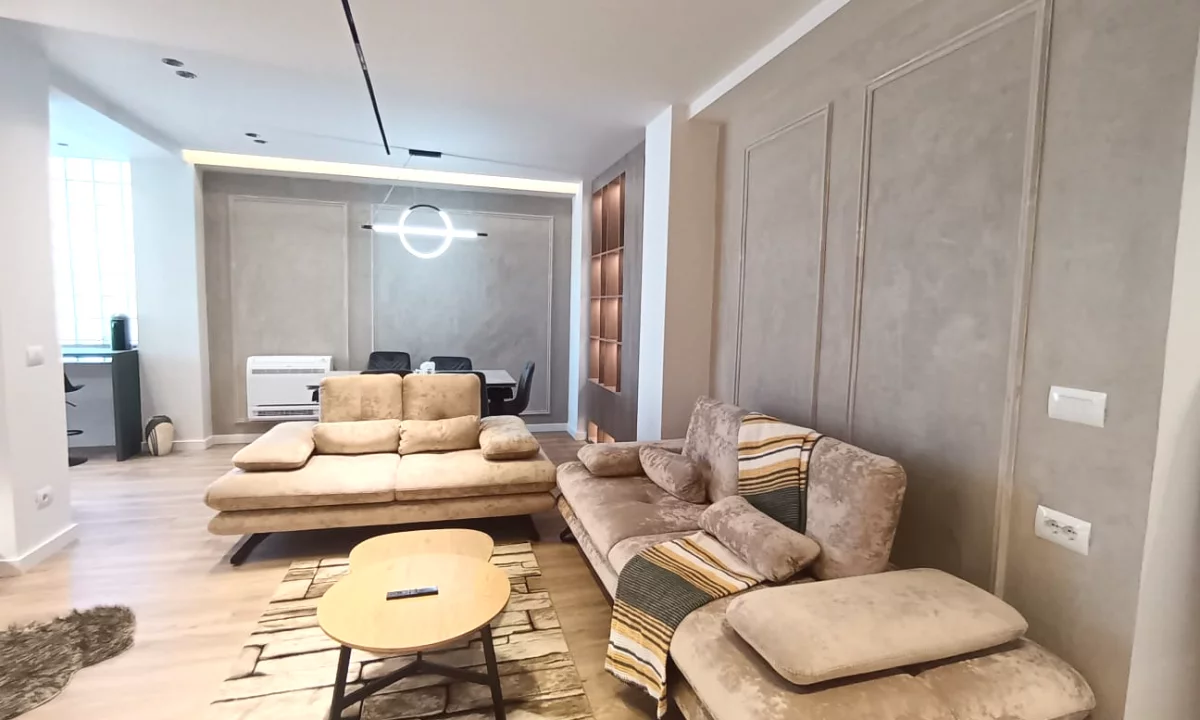 Appartamento in affitto a Tirana 3+1, Arredato