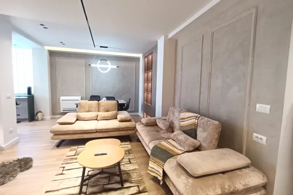 Apartament 3+1 Per Qera 📍 Rruga e Kavajës,kisha katolike