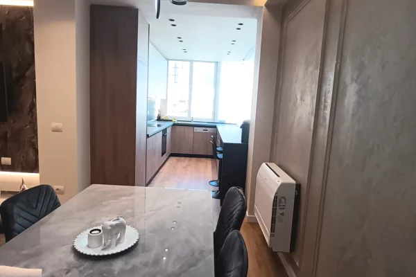 Appartamento in affitto a Tirana 3+1, Arredato