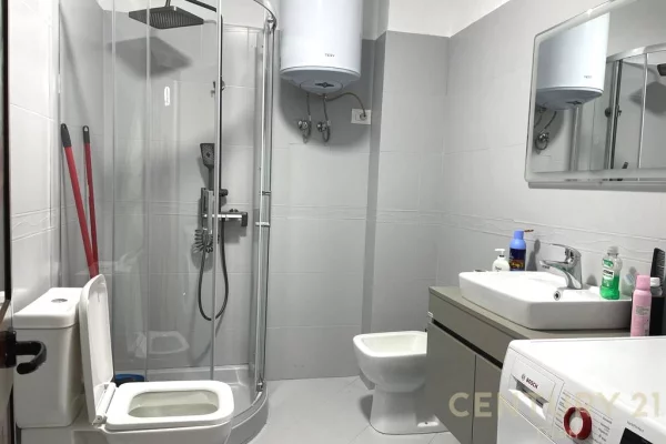 Shitet apartament 1+1 ne Don Bosco