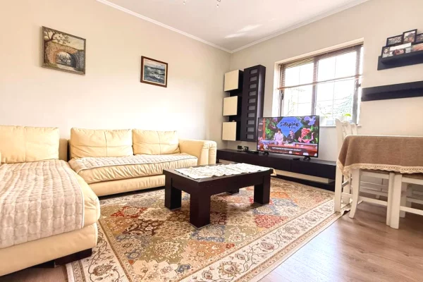 Shtepi me qera Apartament ne Tirane, 2+1, Mobilimi E mobiluar, Pagesa 60,000  Leke.