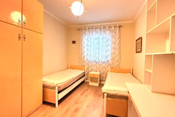 Shtepi me qera Apartament ne Tirane, 2+1, Mobilimi E mobiluar, Pagesa 60,000  Leke.