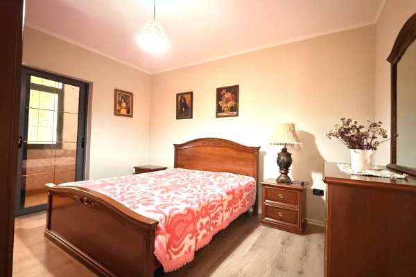 Shtepi me qera Apartament ne Tirane, 2+1, Mobilimi E mobiluar, Pagesa 60,000  Leke.