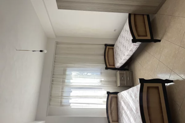 Shtepi me qera Shtepi Private ne Tirane, 1+1, Mobilimi E mobiluar, Pagesa 35,000  Leke.