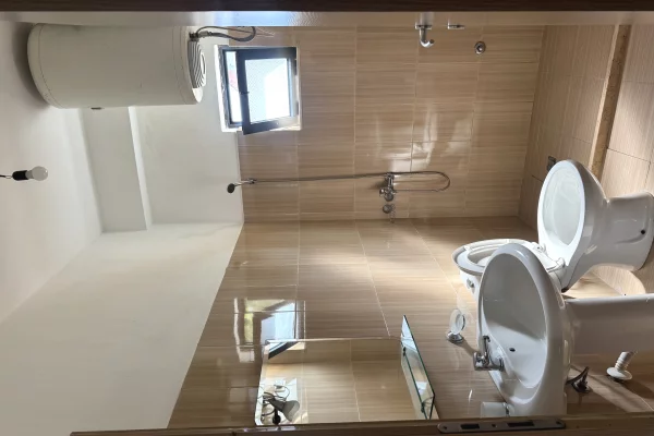 Shtepi me qera Shtepi Private ne Tirane, 1+1, Mobilimi E mobiluar, Pagesa 35,000  Leke.