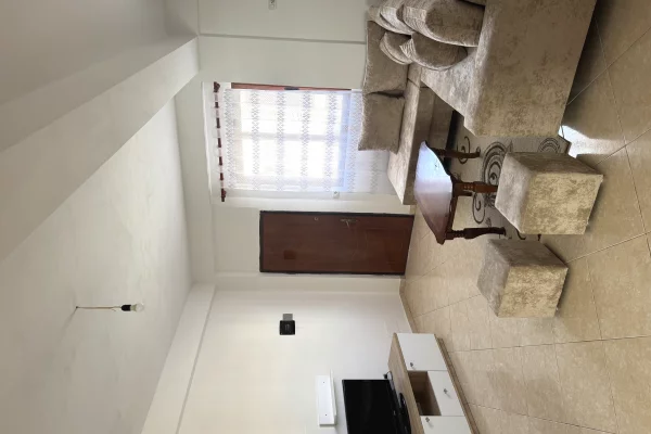 Shtepi me qera 1+1 ne Tirane - 35,000 Leke