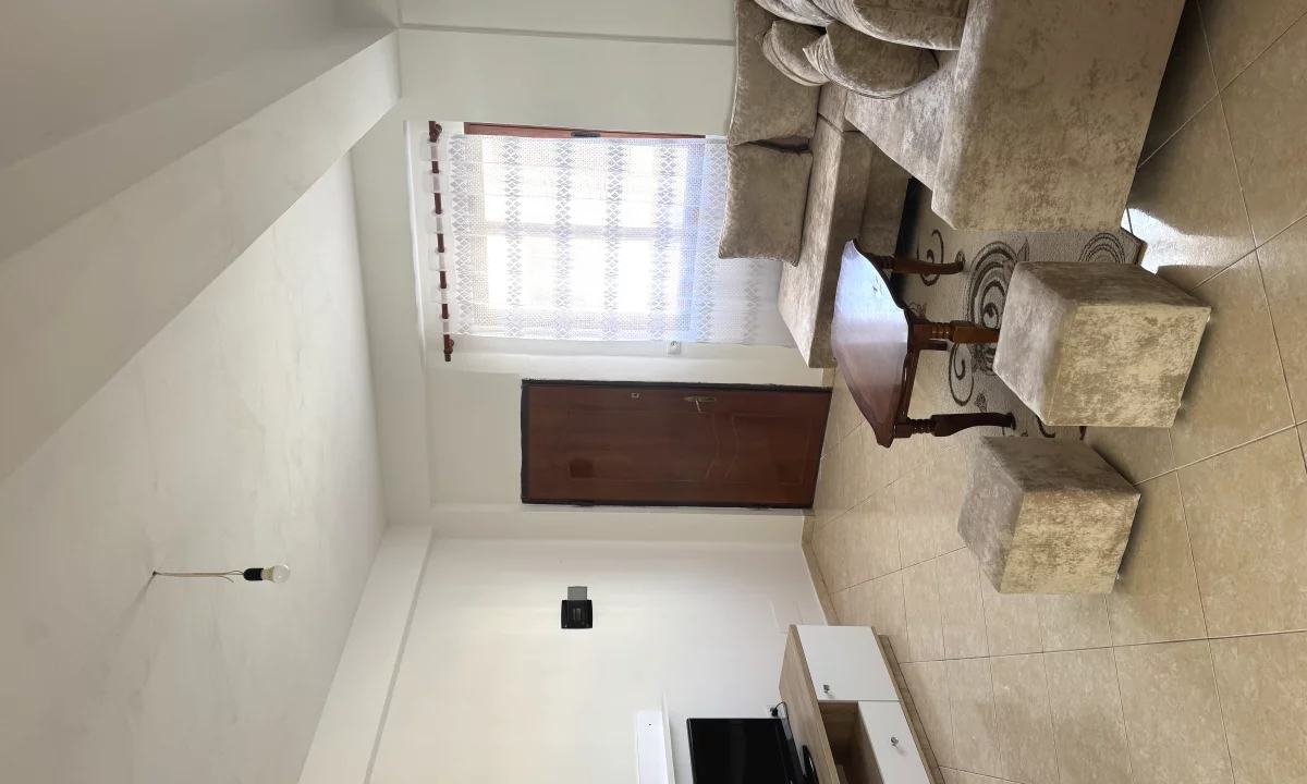 Shtepi me qera Shtepi Private ne Tirane, 1+1, Mobilimi E mobiluar, Pagesa 35,000  Leke.