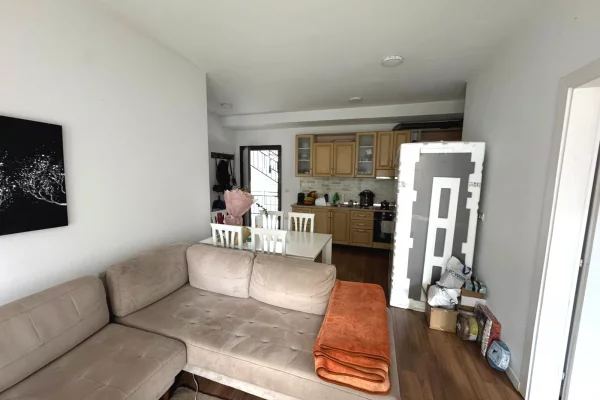 Shtepi ne shitje Apartament ne Tirane, 2+1, Mobilimi Bosh, pa mobiluar, Pagesa 186,000  Euro.