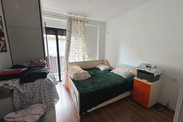 Shtepi ne shitje Apartament ne Tirane, 2+1, Mobilimi Bosh, pa mobiluar, Pagesa 186,000  Euro.