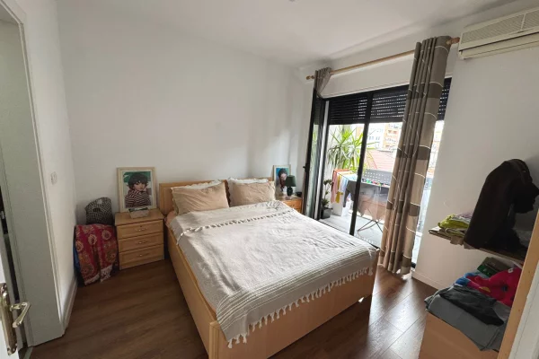 Shtepi ne shitje Apartament ne Tirane, 2+1, Mobilimi Bosh, pa mobiluar, Pagesa 186,000  Euro.