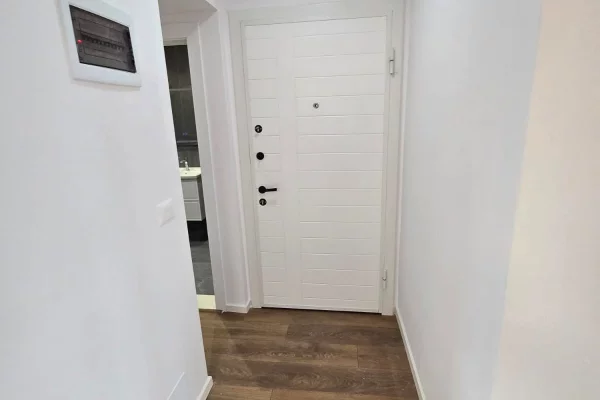 Shtepi ne shitje Apartament ne Tirane, 1+1, Mobilimi Bosh, pa mobiluar, Pagesa 108,000  Euro.