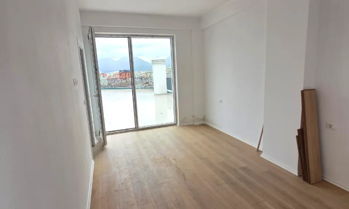 Shtepi ne shitje Apartament ne Tirane, 3+1, Mobilimi Bosh, pa mobiluar, Pagesa 560,000  Euro.