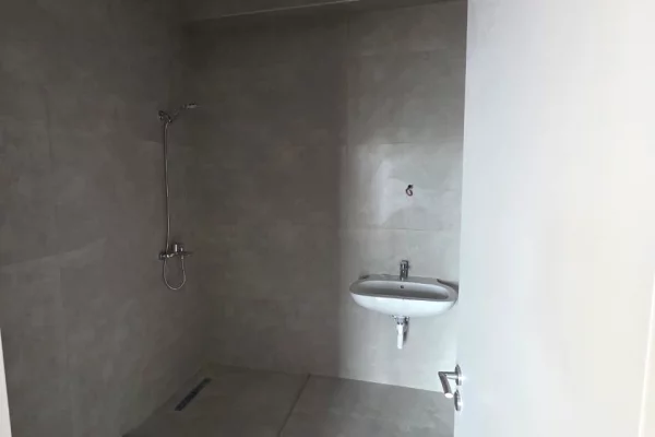 Shtepi ne shitje Apartament ne Tirane, 3+1, Mobilimi Bosh, pa mobiluar, Pagesa 560,000  Euro.