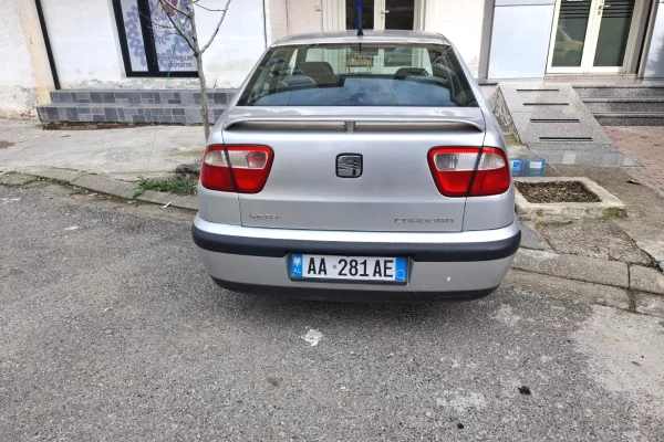 Makina ne shitje ne Elbasan - 1,300 Euro