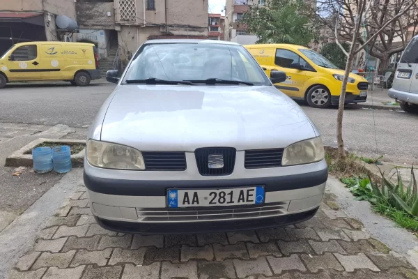 Makina ne shitje ne Elbasan - 1,300 Euro
