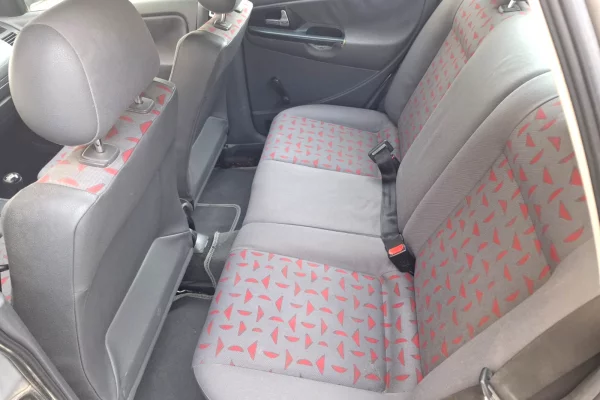 Makina ne shitje ne Elbasan, Seat, 2002 Benzine,Kambio Manual Pagesa 1,300  Euro.