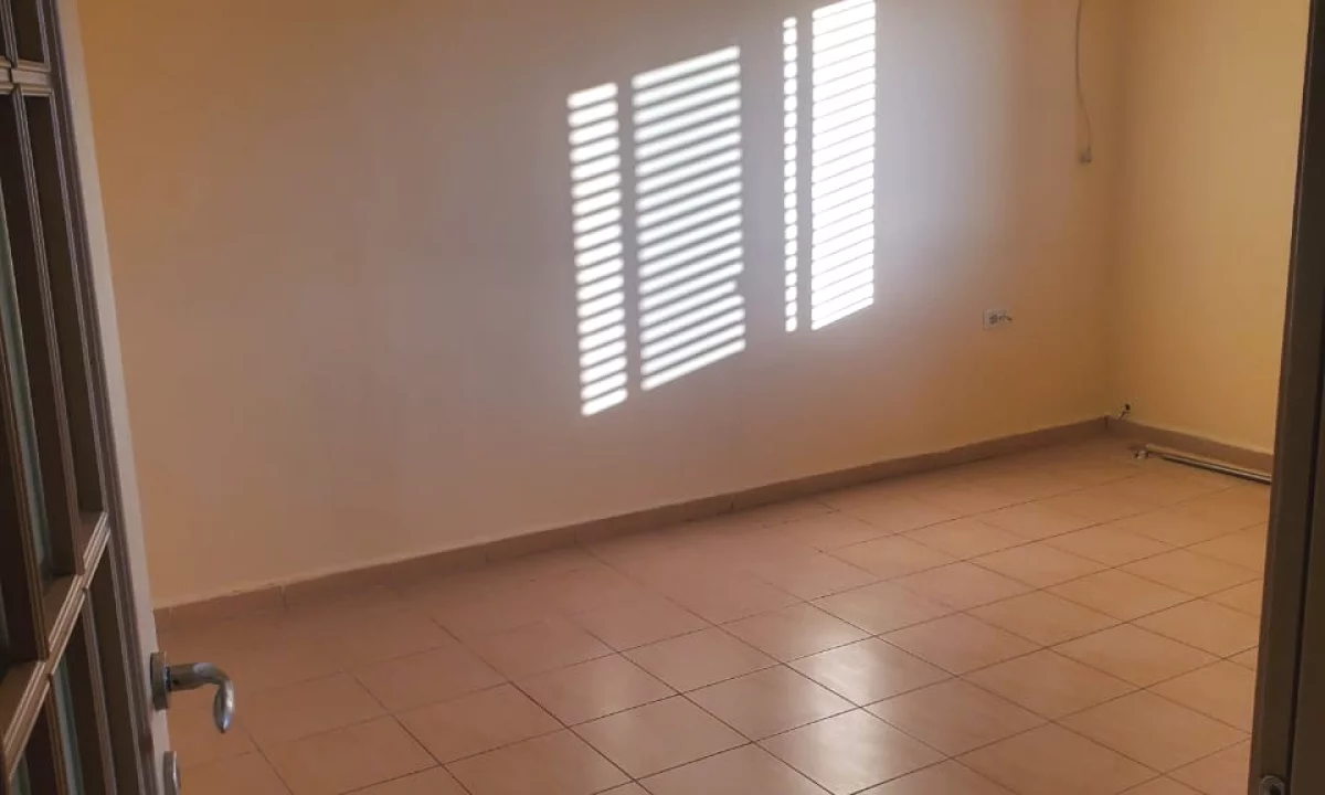 Shtepi ne shitje Apartament ne Tirane, 2+1, Mobilimi Bosh, pa mobiluar, Pagesa 106,000  Euro.