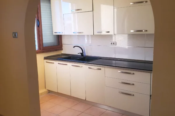 Shtepi ne shitje 2+1 ne Tirane - 105,000 Euro