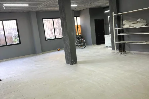 Ambient biznesi me qera 4+1 ne Tirane - 70,000 Leke