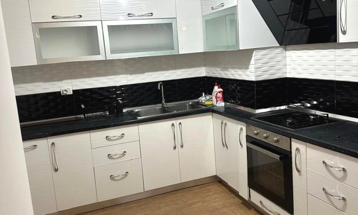 Shtepi me qera Apartament ne Tirane, 2+1, Mobilimi E mobiluar, Pagesa 500  Euro.