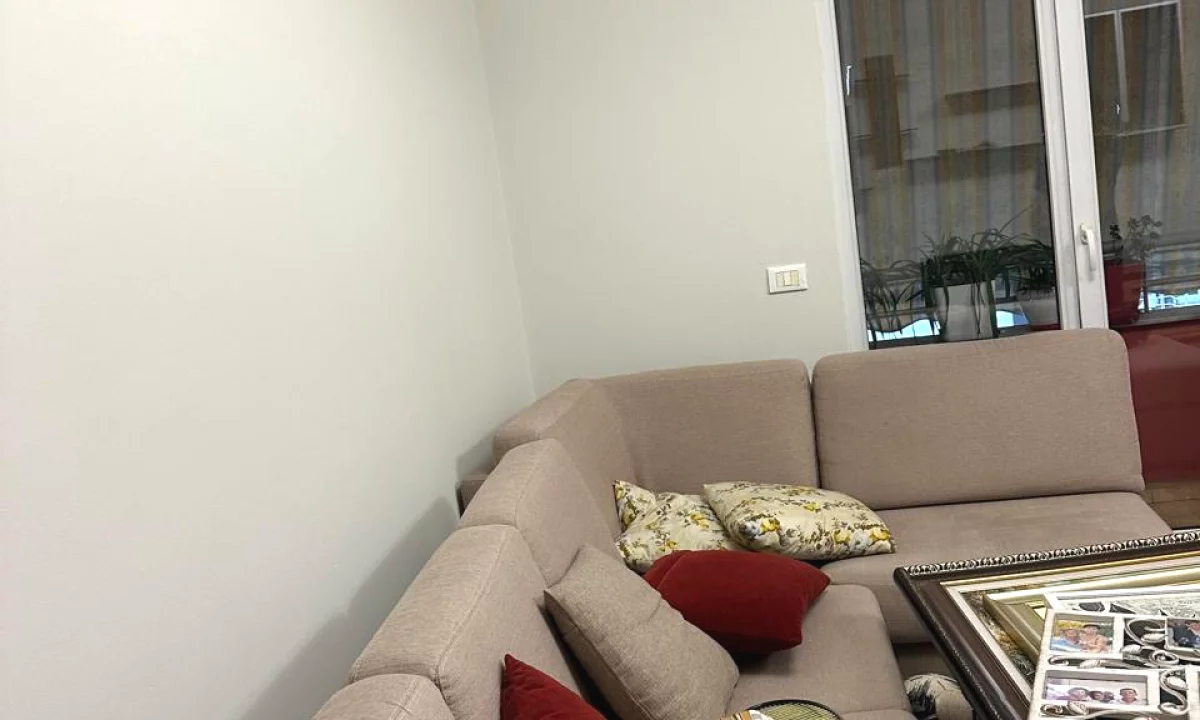 Shtepi me qera Apartament ne Tirane, 2+1, Mobilimi E mobiluar, Pagesa 60,000  Leke.