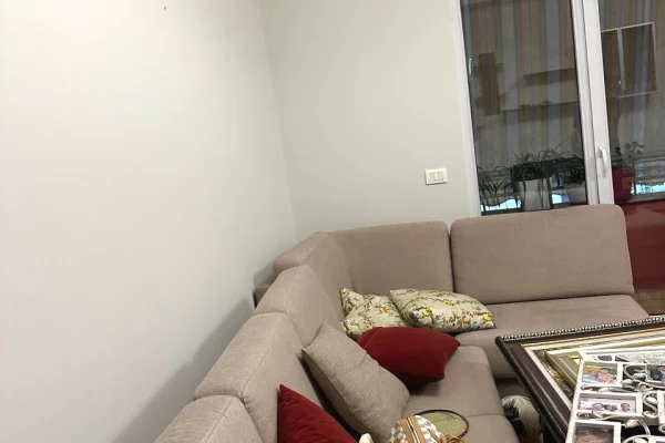 Shtepi me qera 2+1 ne Tirane - 60,000 Leke