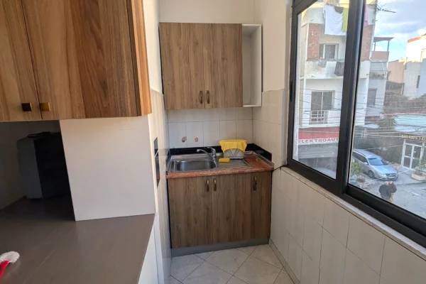 Shtepi me qera Apartament ne Tirane, 2+1, Mobilimi E mobiluar, Pagesa 500  Euro.