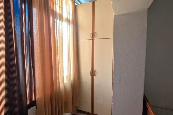 Shtepi me qera Apartament ne Tirane, 2+1, Mobilimi E mobiluar, Pagesa 500  Euro.