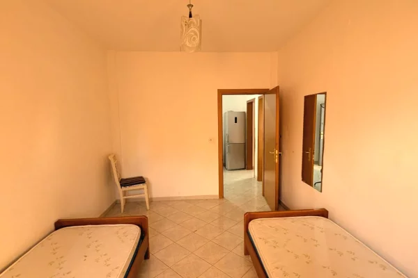 Shtepi me qera Apartament ne Tirane, 2+1, Mobilimi E mobiluar, Pagesa 500  Euro.