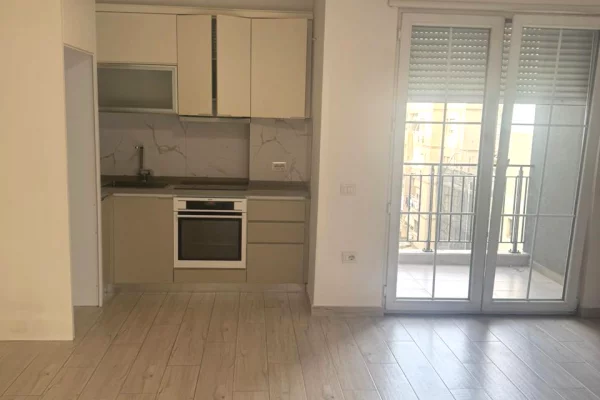 Shtepi me qera Apartament ne Tirane, 1+1, Mobilimi E mobiluar, Pagesa 400  Euro.