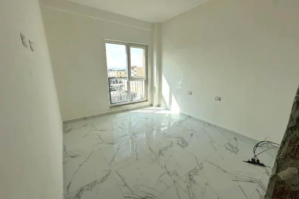 Shtepi me qera Apartament ne Tirane, 2+1, Mobilimi Bosh, pa mobiluar, Pagesa 60,000  Leke.