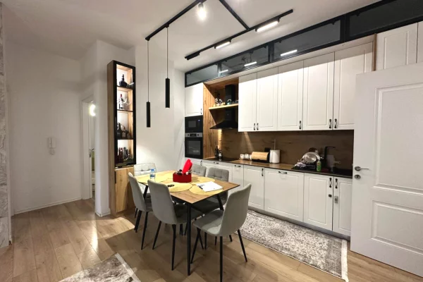 Shtepi ne shitje Apartament ne Tirane, 2+1, Mobilimi E mobiluar, Pagesa 150,000  Euro.