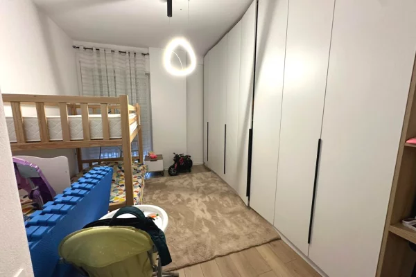 Shtepi ne shitje Apartament ne Tirane, 2+1, Mobilimi E mobiluar, Pagesa 150,000  Euro.