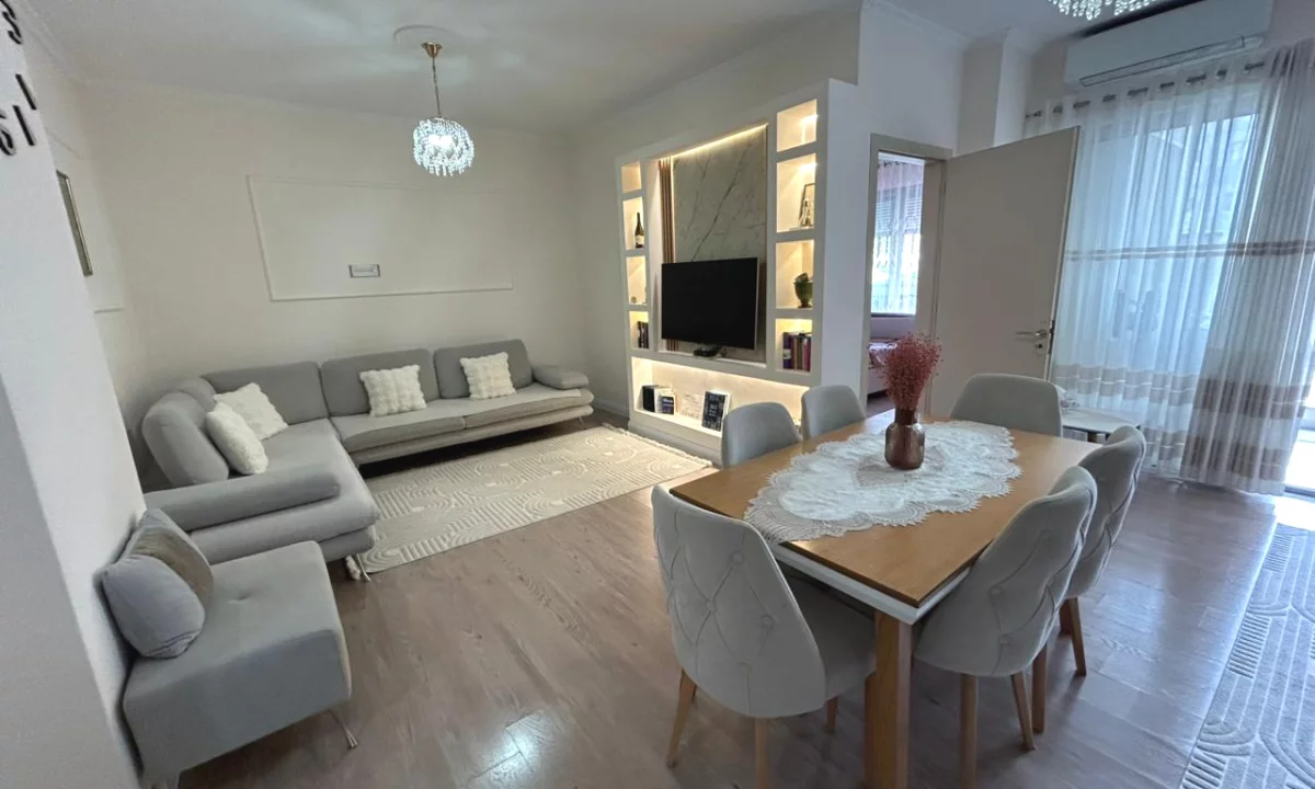 Shtepi ne shitje Apartament ne Tirane, 1+1, Mobilimi E mobiluar, Pagesa 87,000  Euro.