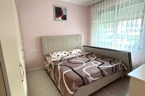 Shtepi ne shitje Apartament ne Tirane, 1+1, Mobilimi E mobiluar, Pagesa 87,000  Euro.