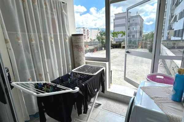 Shtepi ne shitje Apartament ne Tirane, 1+1, Mobilimi E mobiluar, Pagesa 87,000  Euro.